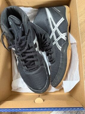 ASICS Black and White Men’s High-Top Wrestling/Training Shoes